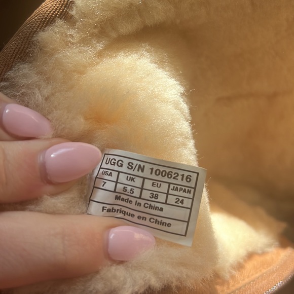 UGG Boots size 7 - Picture 6 of 6